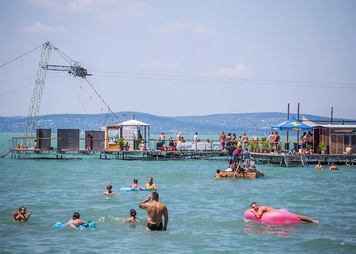 Galerius Aranypart דירה *